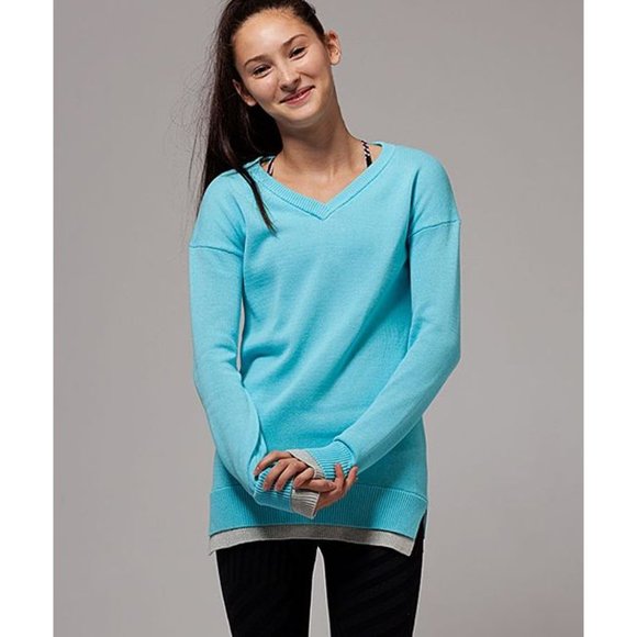 IVIVVA Sweater - Picture 1 of 9